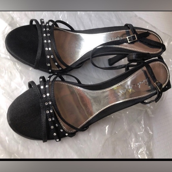 New 4” black heels women’s size 9 - Picture 1 of 6